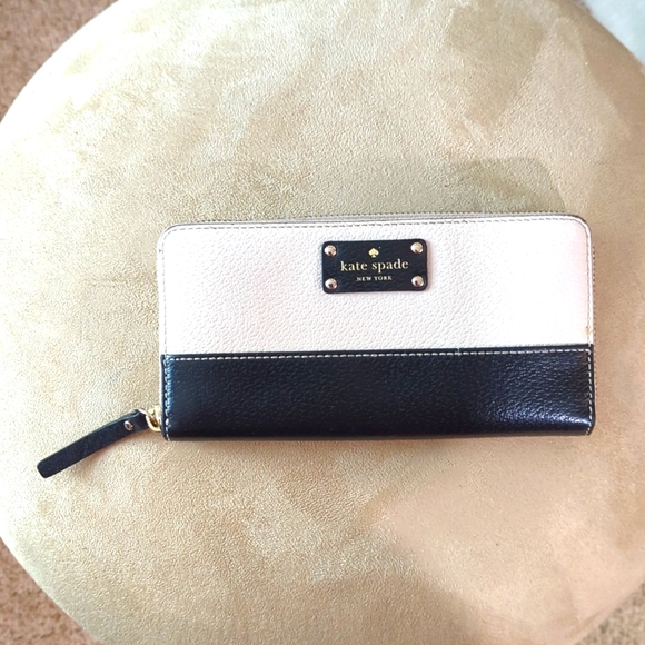 kate spade Handbags - Kate Spade zip wallet.
